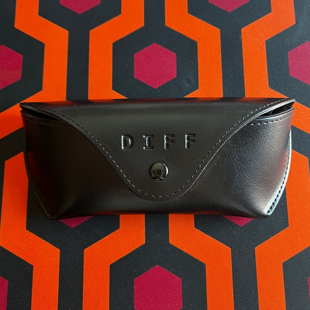 DIFF Rue Sunglasses - Picture 5 of 5